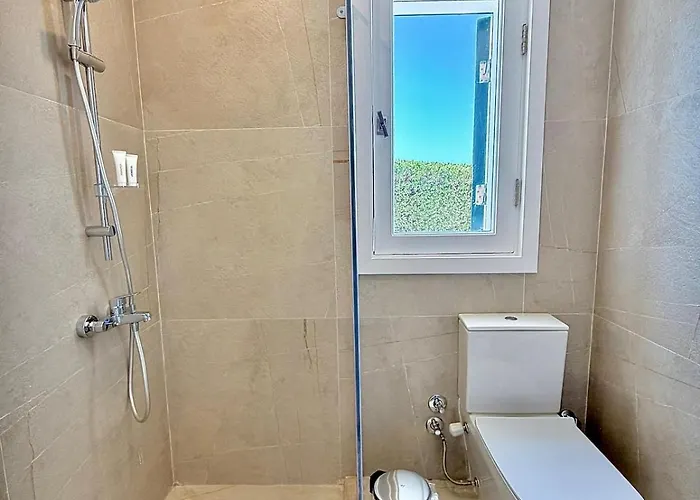 Sunlit & Unique 4br Gouna Hills Pool Lagoon Villa *
