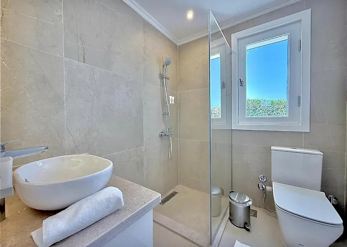 Sunlit & Unique 4br Gouna Hills Pool Lagoon Villa